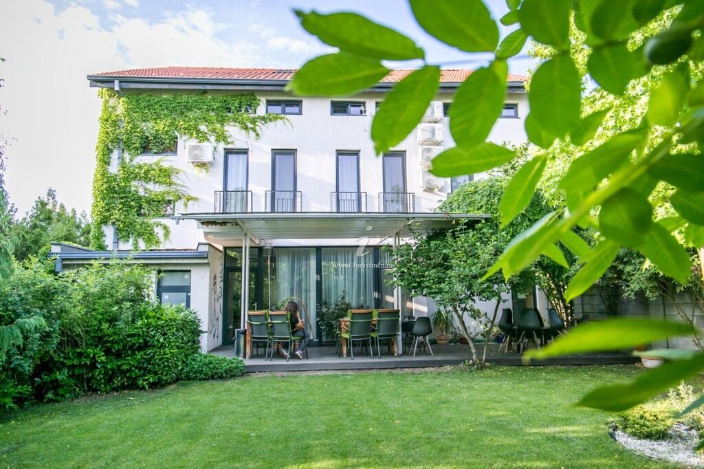 Pensiunea May Residence