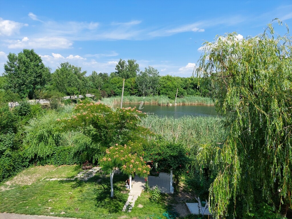 Vila de pe Lac