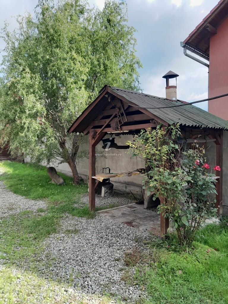 Pensiunea Ambruș E