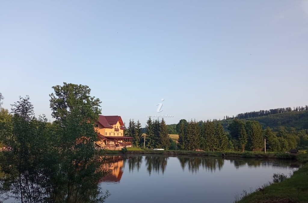 Pensiunea La Lacuri