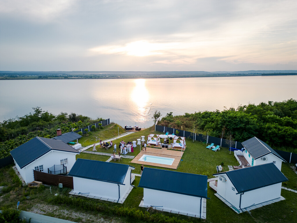 Breeze By The Lake