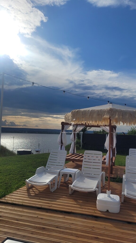 Breeze By The Lake