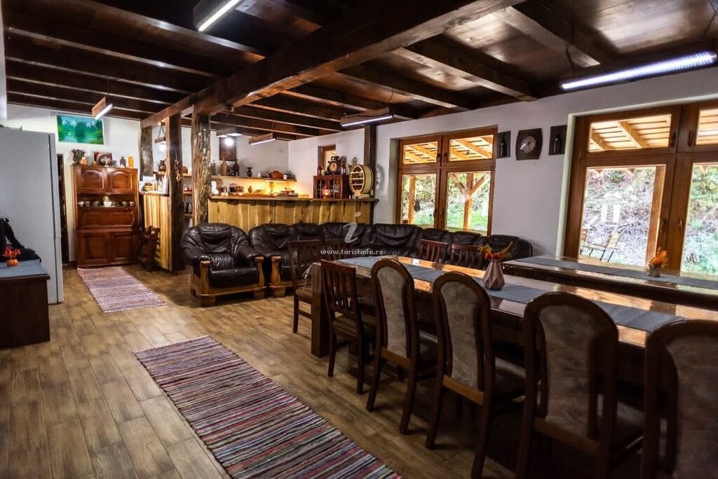 Cabana Conul Bradului/Fenyő Toboz Vendégház