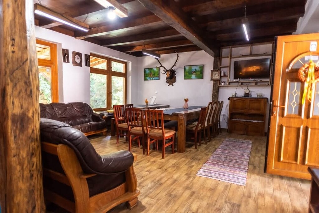 Cabana Conul Bradului/Fenyő Toboz Vendégház