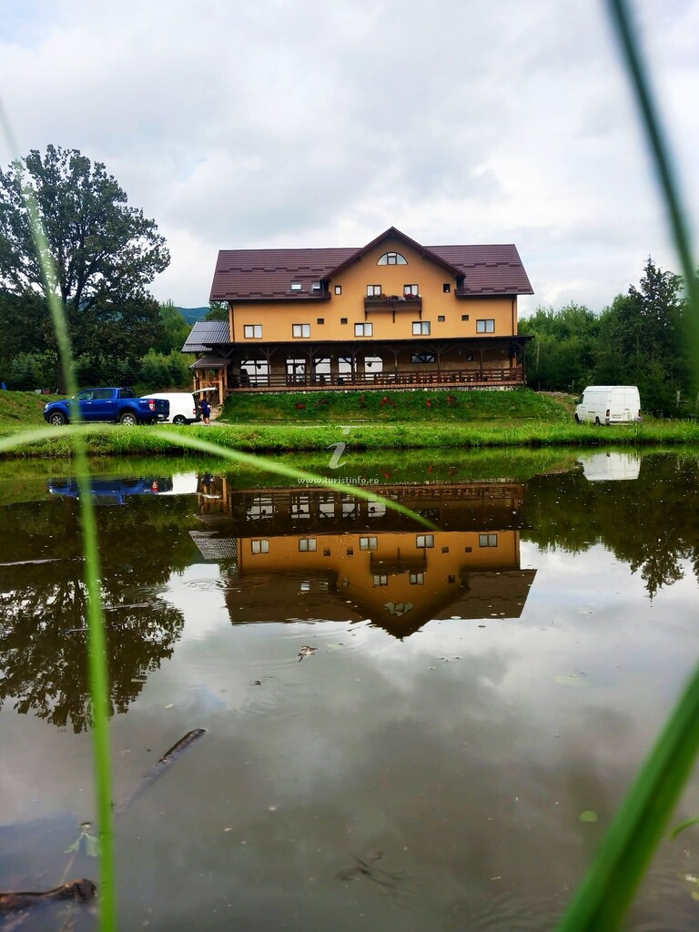 Pensiunea La Lacuri
