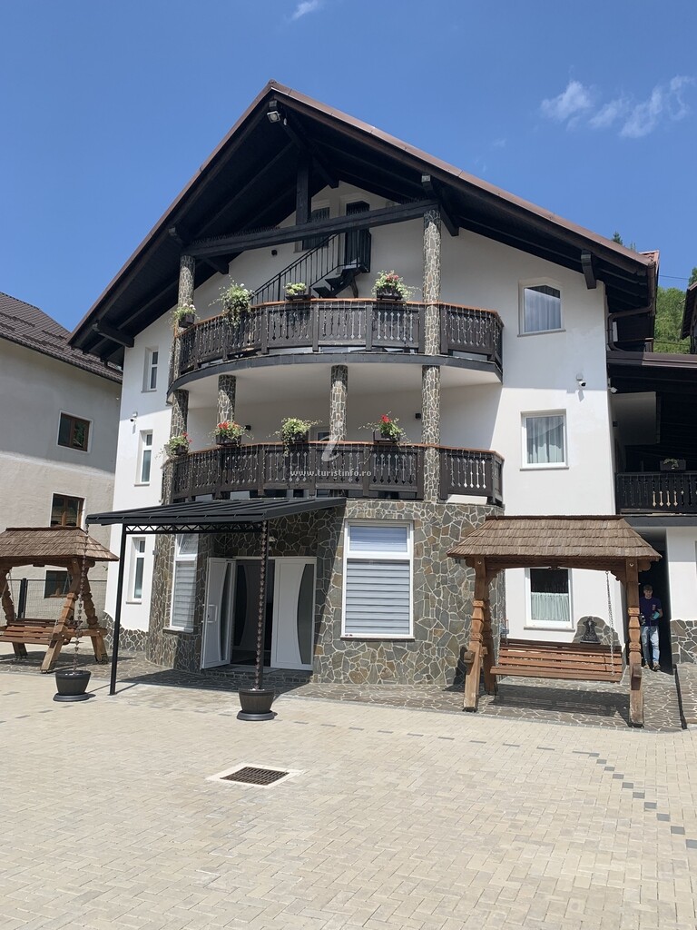 Camere de închiriat Poarta Maramureșană Complex Turistic