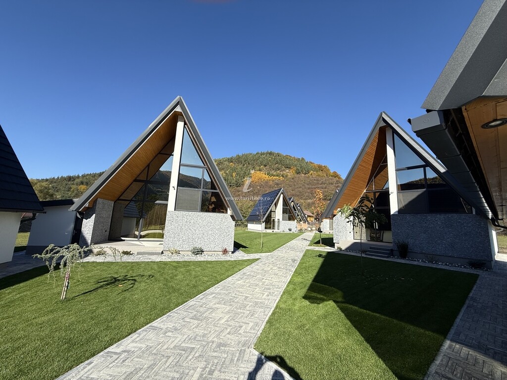 A-frame Diamond Hill Houses