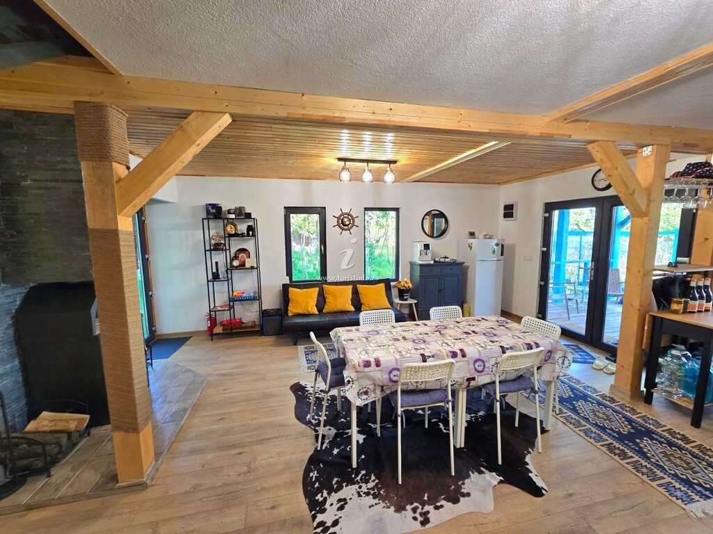 Casa de vacanță la Partizani