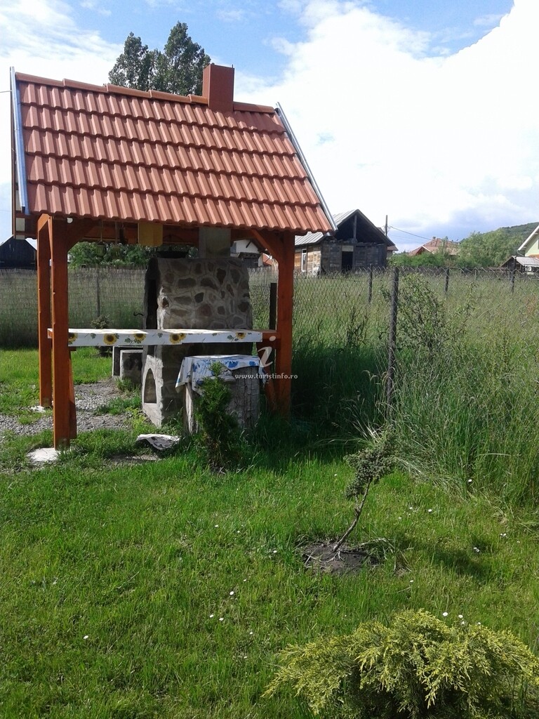 Pensiunea Ambruș E