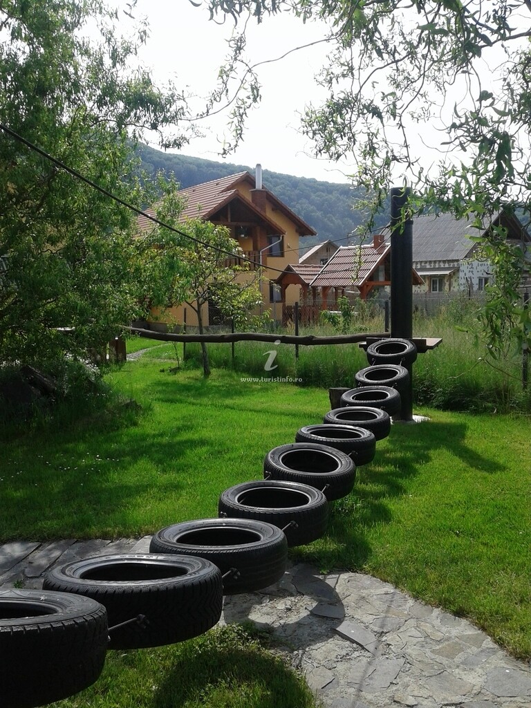 Pensiunea Ambruș E